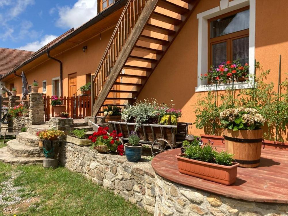 Apartman Pod Sribrnou Horou Lhenice Екстериор снимка